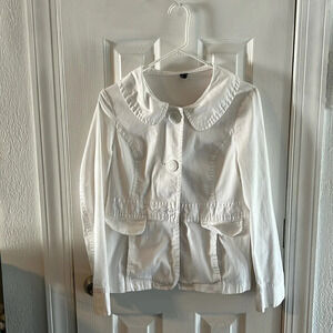 Women’s white Jacket missing button is in pocket